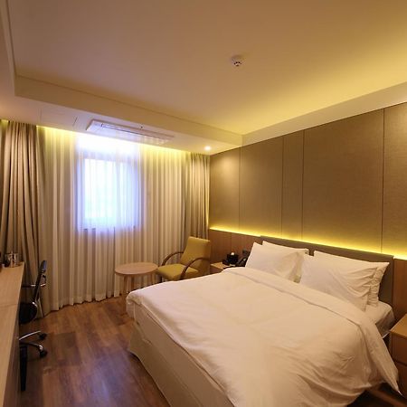 Benikea The H Hotel Hwaseong Екстериор снимка