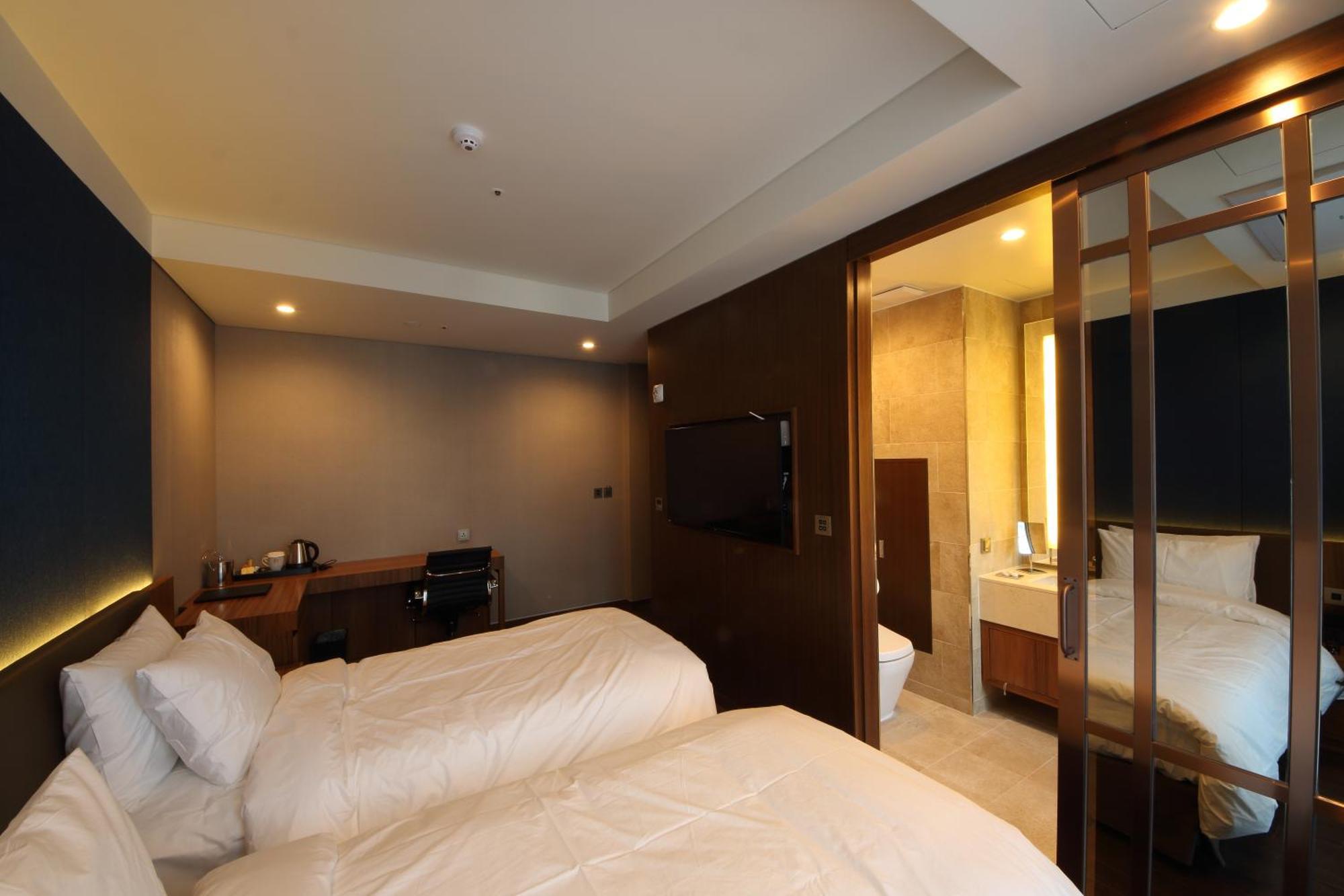 Benikea The H Hotel Hwaseong Стая снимка