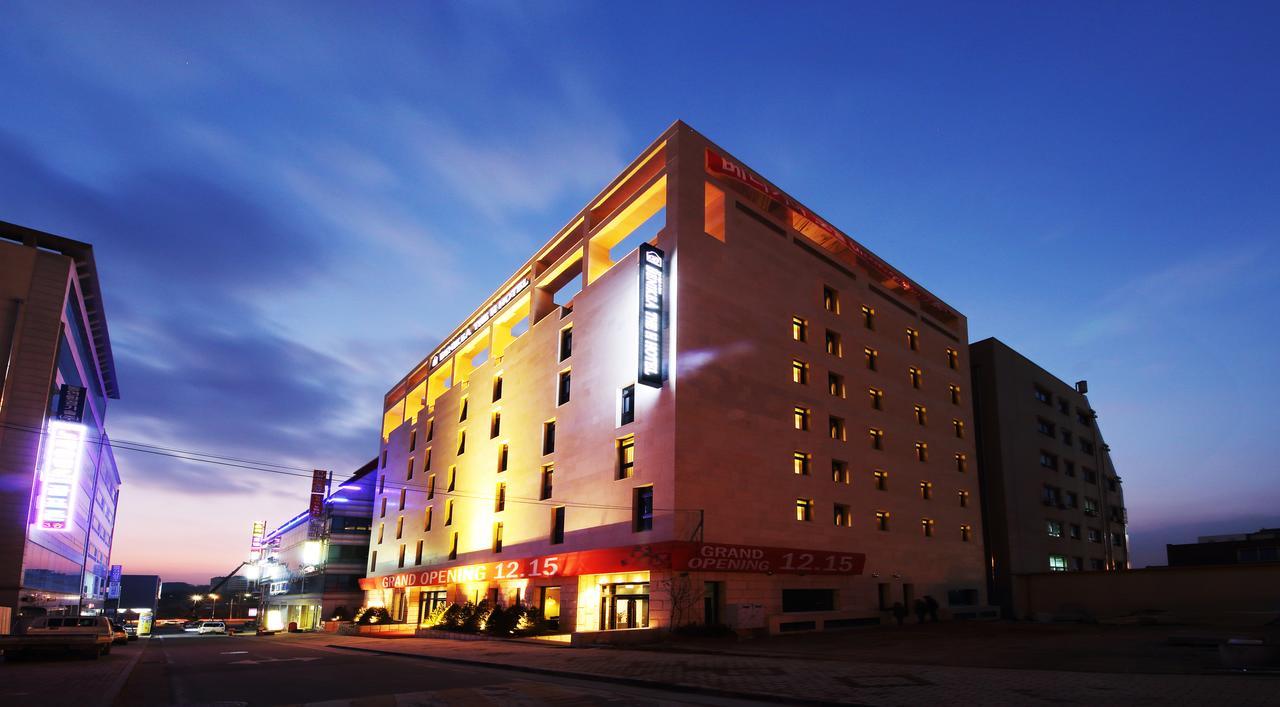 Benikea The H Hotel Hwaseong Екстериор снимка