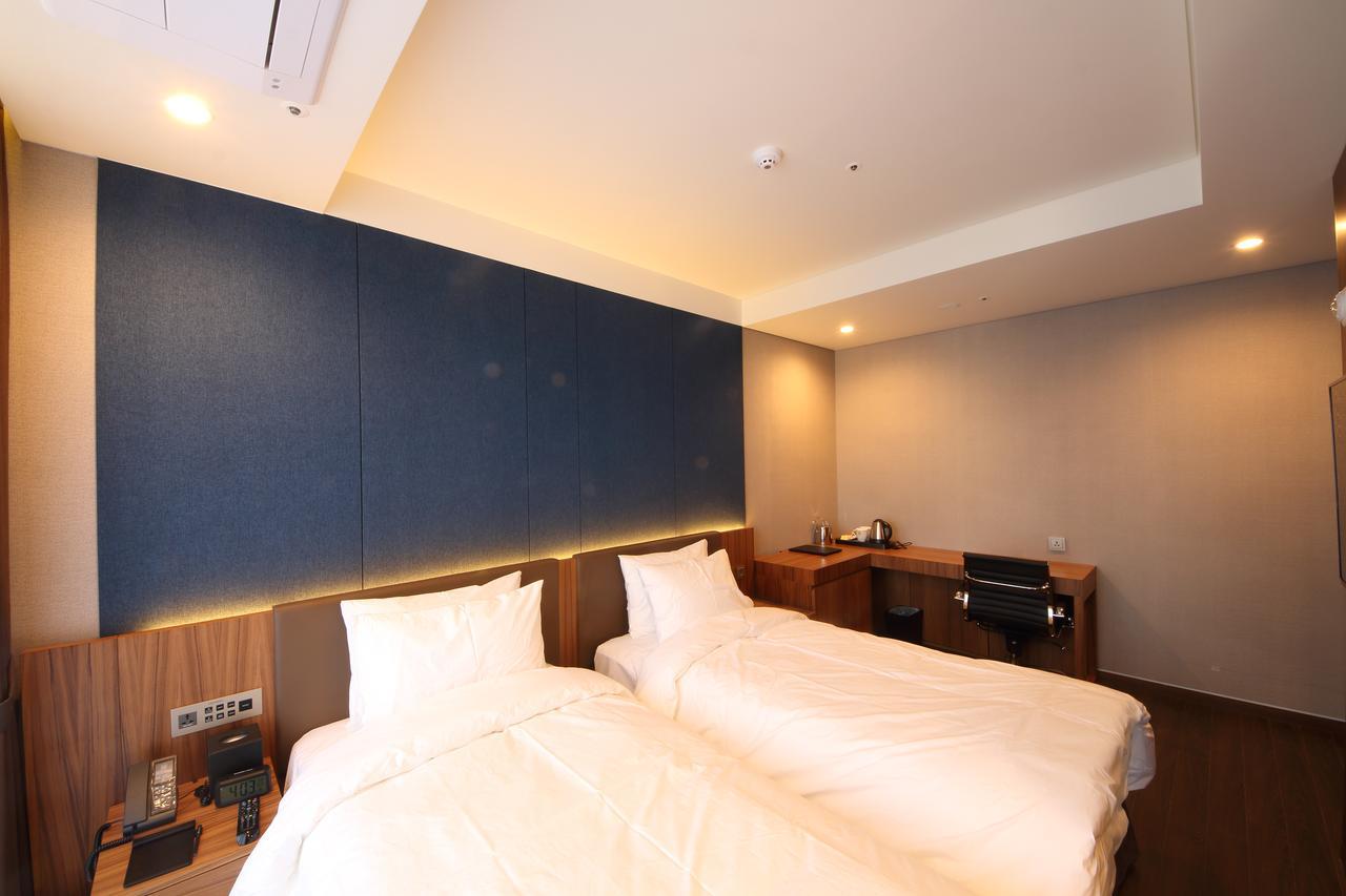 Benikea The H Hotel Hwaseong Екстериор снимка